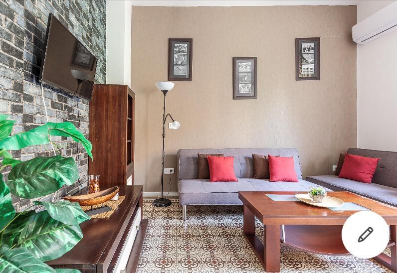 Violeta Apartment With Cozy Balcony Sevilla Exterior photo
