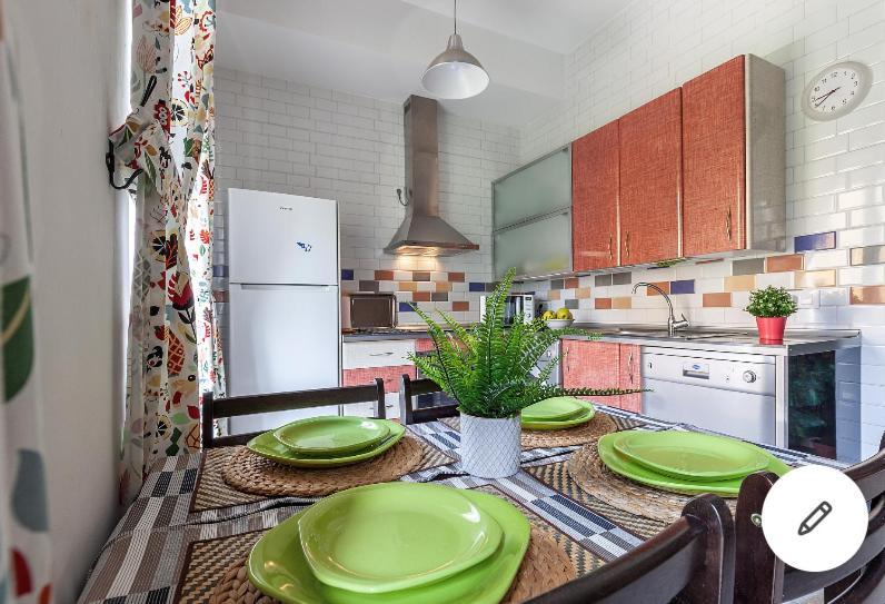 Violeta Apartment With Cozy Balcony Sevilla Exterior photo