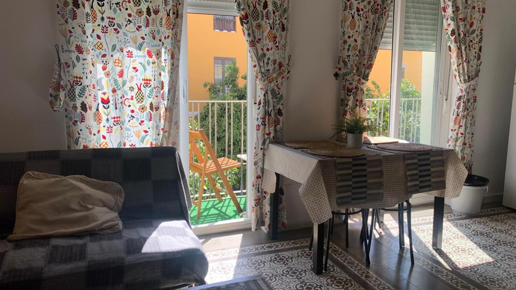 Violeta Apartment With Cozy Balcony Sevilla Exterior photo